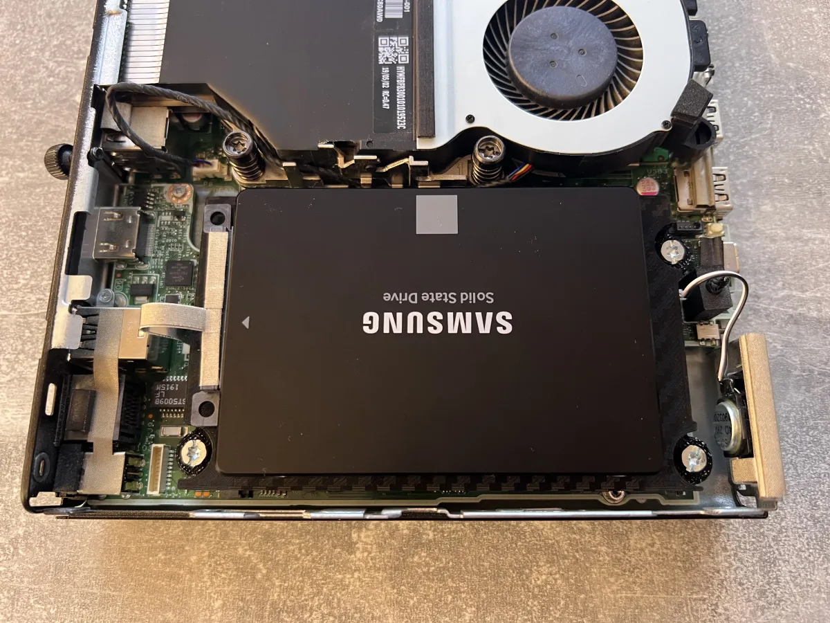 Connecting a SATA drive to an EliteDesk 800 G4